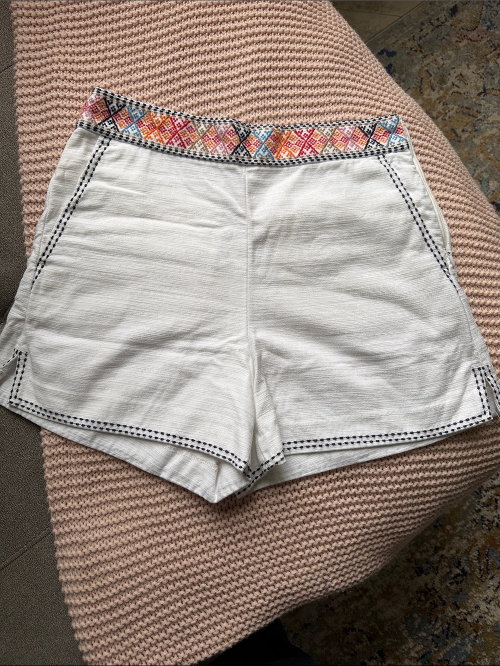 GAP White High-Waist Shorts with Multicolor Embroidered Waistband